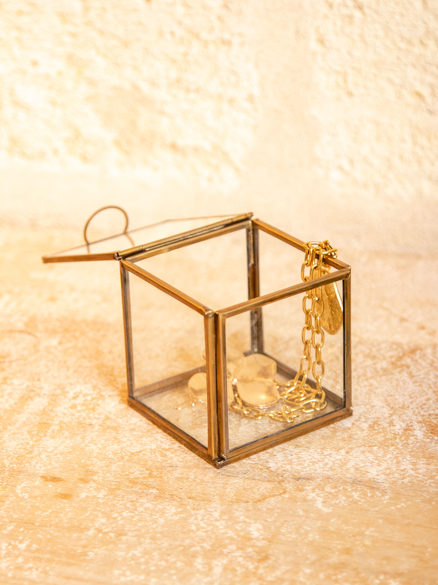 Image illustrative de l'article "Cube glass box 8x8x8 cm"