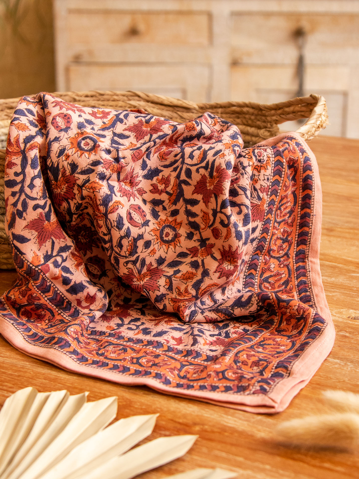 Image illustrative de l'article "foulard pink LUCETTE"