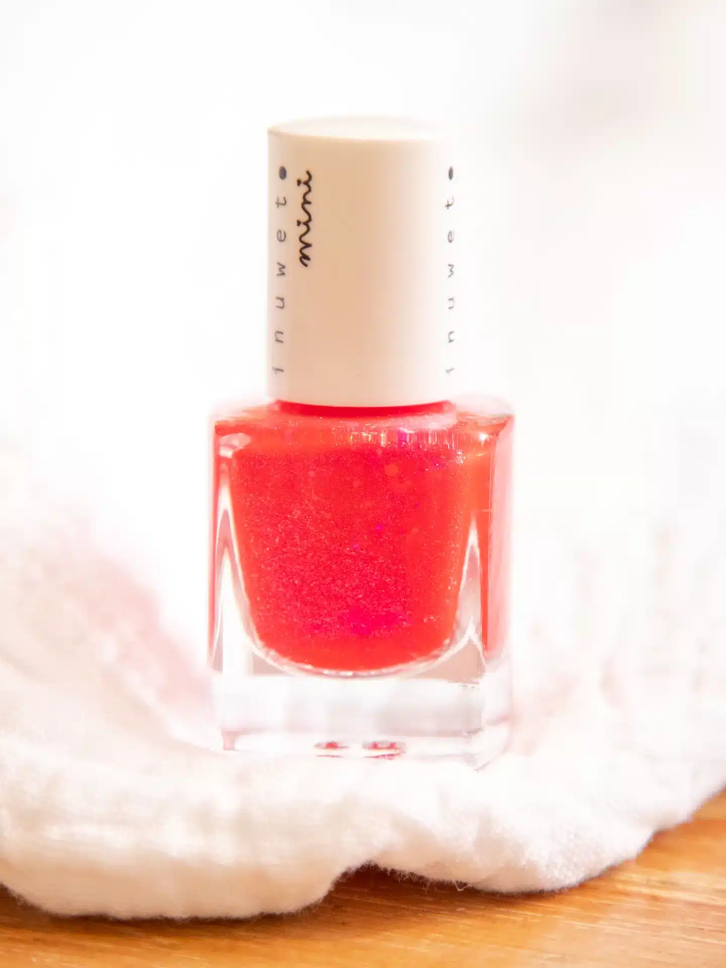 Image illustrative de l'article "VERNIS FUSHIA"