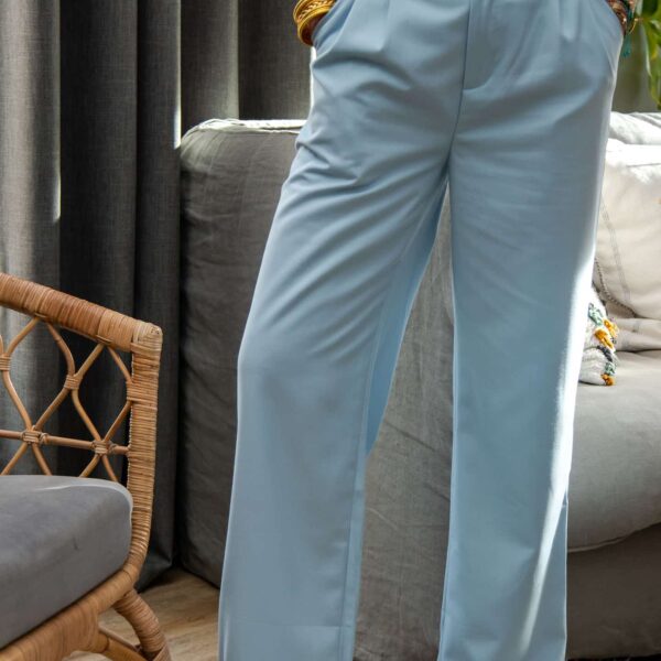 Image illustrative de l'article "Pantalon bleu LISBONNE"