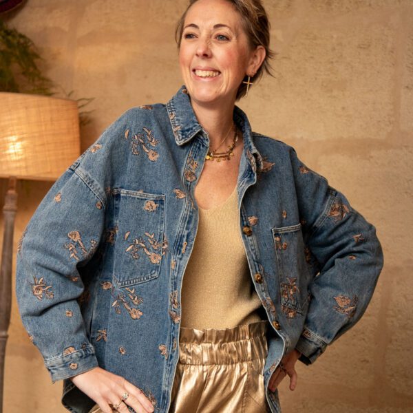 Image illustrative de l'article "Veste en jean brodé LOUISE"