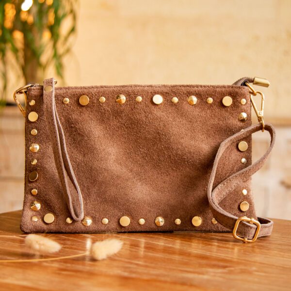 Image illustrative de l'article "Pochette taupe clou SCOTT"