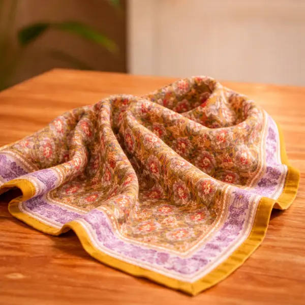 Image illustrative de l'article "Foulard absynthe VICTORIAN"