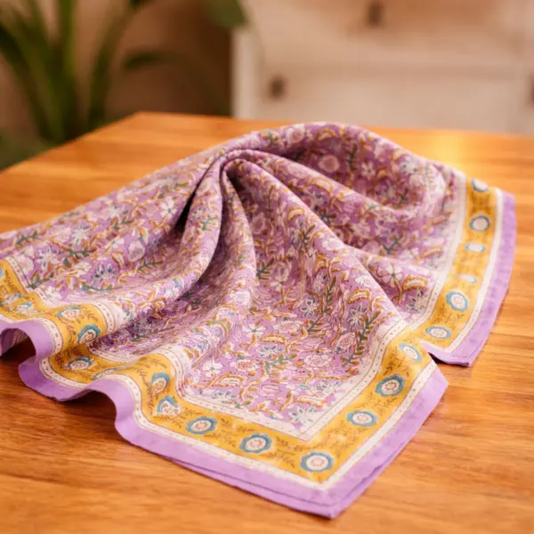 Image illustrative de l'article "foulard Purple ABSYNTHE"