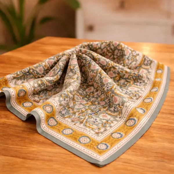 Image illustrative de l'article "foulard vert de gris ABSYNTHE"