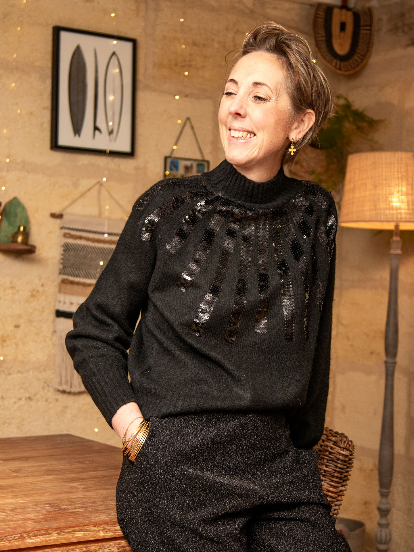 Image illustrative de l'article "Pull noir sequins MONICA"