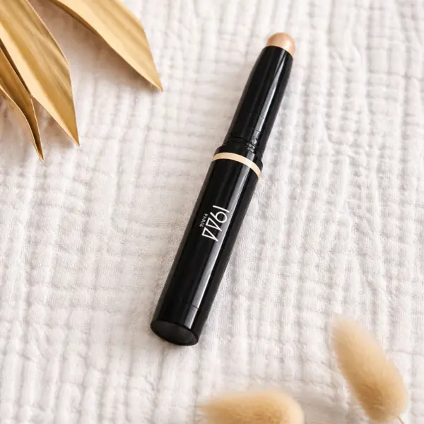 Image illustrative de l'article "Ombre stick Pierre des Fées"