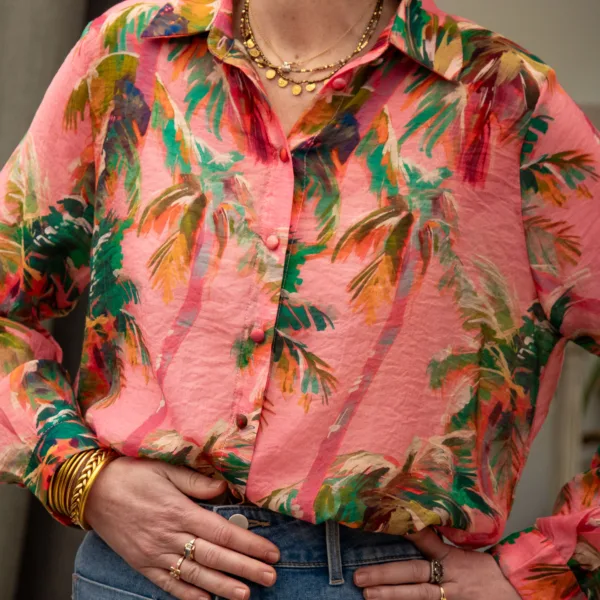 Image illustrative de l'article "Chemise colorée PETRA"