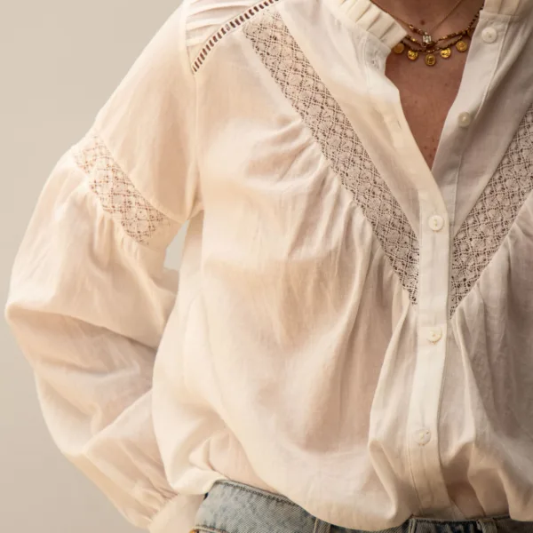 Image illustrative de l'article "Chemise blanche FELICIE"