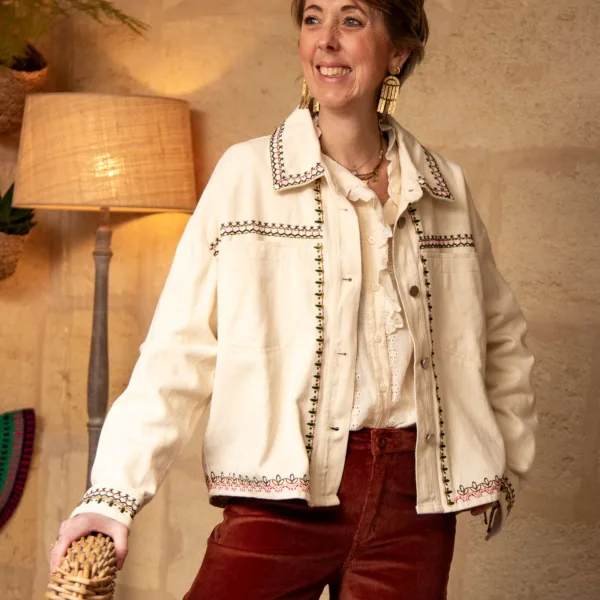 Image illustrative de l'article "Veste jean écrue brodée JUDY"