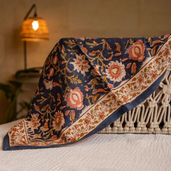 Image illustrative de l'article "foulard indigo adulte MIRAJ"