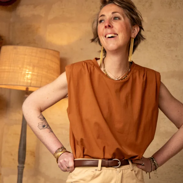 Image illustrative de l'article "Top épaulettes marron NIKITA"