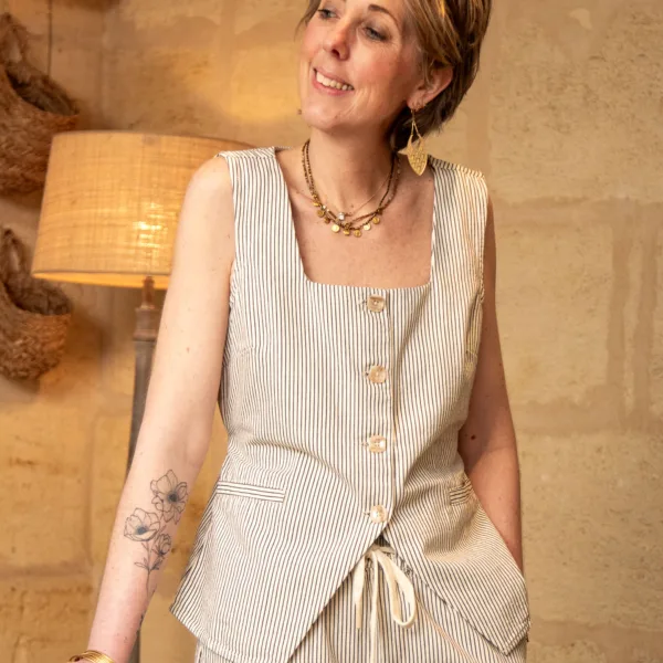 Image illustrative de l'article "Top rayé BIANCA"