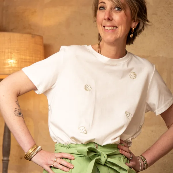 Image illustrative de l'article "T-shirt blanc coquillage AMAYA"
