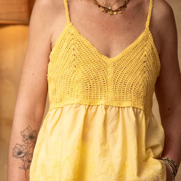 Image illustrative de l'article "Top jaune JOLINE"