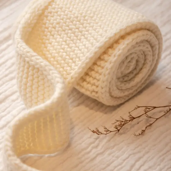 Image illustrative de l'article "Sophie scarf ÉCRUE"
