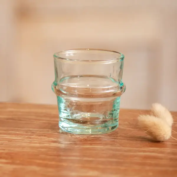 Image illustrative de l'article "Verre Beldi shot blanc"
