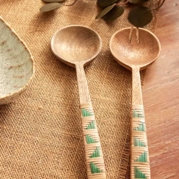 Image illustrative de l'article "Couverts a salade bois vert"