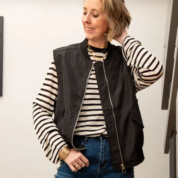 Image illustrative de l'article "Veste noir MELISSA"