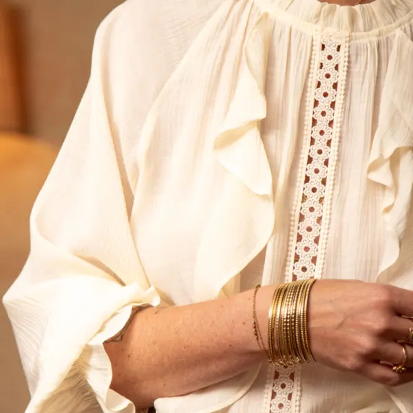 Image illustrative de l'article "Blouse beige LAIA"