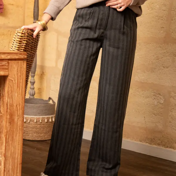 Image illustrative de l'article "Pantalon gris ENNIS"