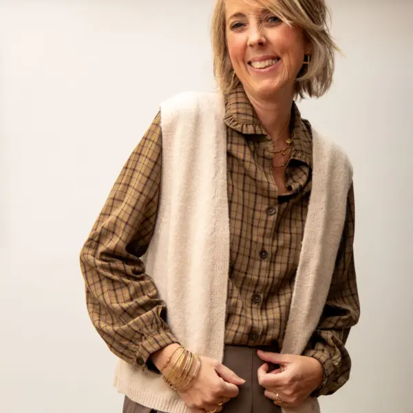Image illustrative de l'article "Gilet beige CLARA"