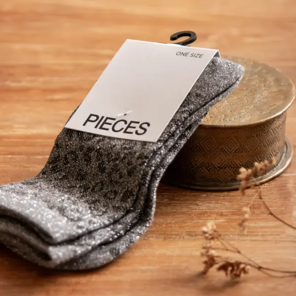 Image illustrative de l'article "Chaussette leo grise glitter SEBBY"