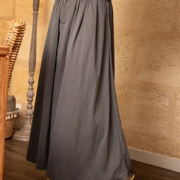 Image illustrative de l'article "Jupes grise CANNES"