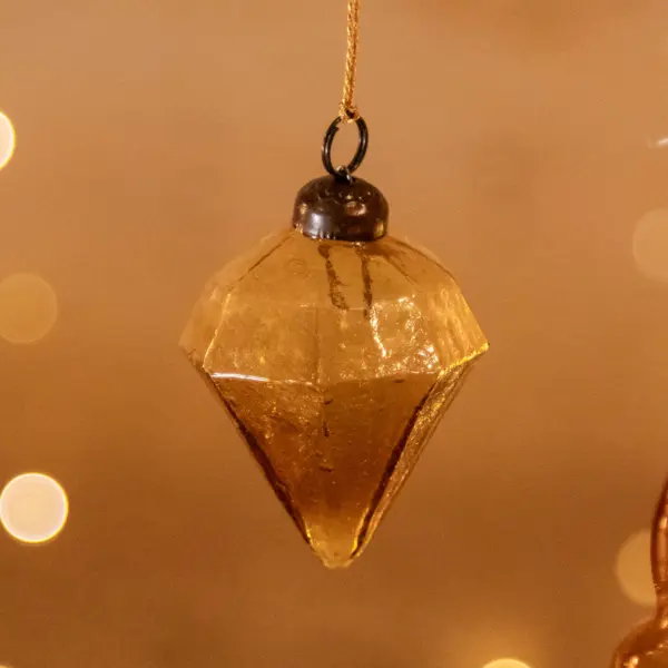 Image illustrative de l'article "Ornement verre diamant moutarde"