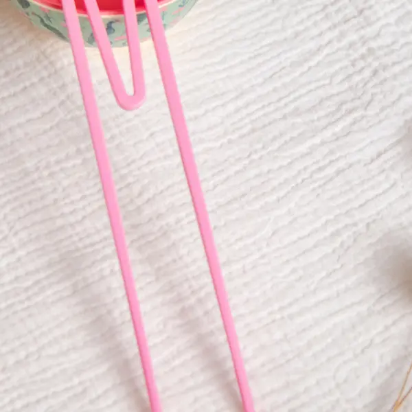 Image illustrative de l'article "Baguette rose clair"