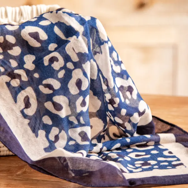 Image illustrative de l'article "Foulard bleu LEO"