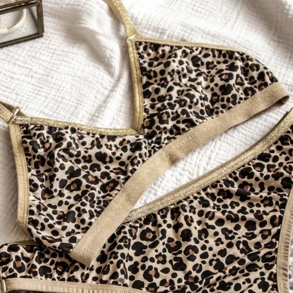 Image illustrative de l'article "Brassière lurex leopard"