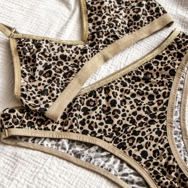 Image illustrative de l'article "Culotte lurex leopard"
