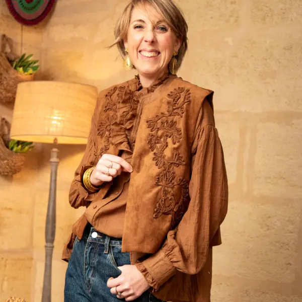 Image illustrative de l'article "Gilet daim marron CLAIRE"