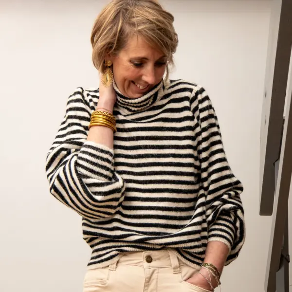 Image illustrative de l'article "Pull rayure noir et blanc JENNY"