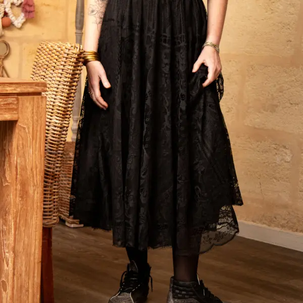 Image illustrative de l'article "Jupe dentelle noir FARO"