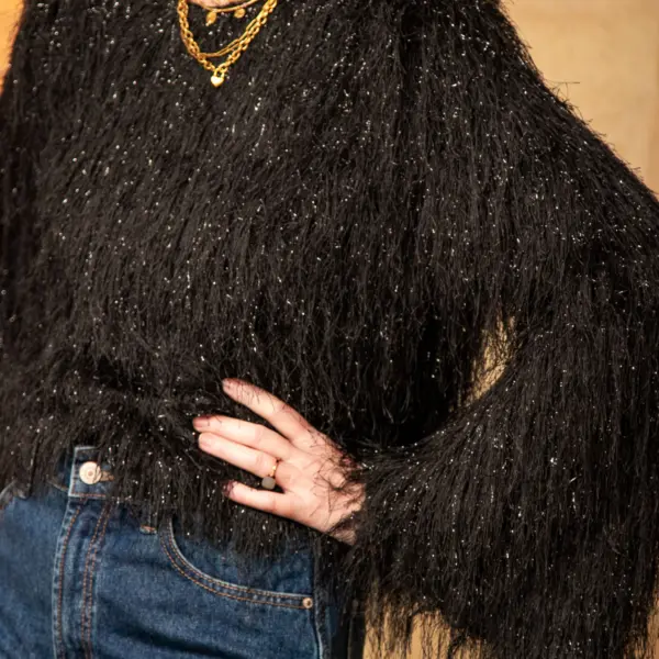 Image illustrative de l'article "Top manche longue noir frange MINA"