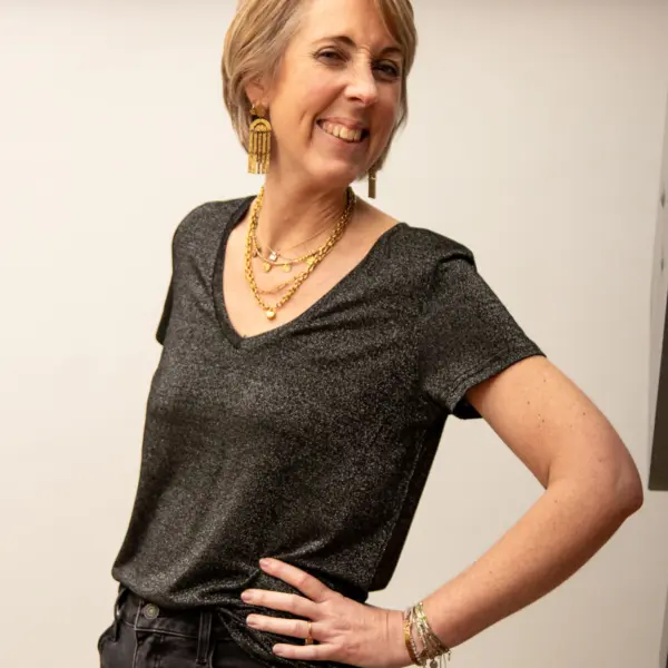 Image illustrative de l'article "T-shirt noir paillette ESMEE"