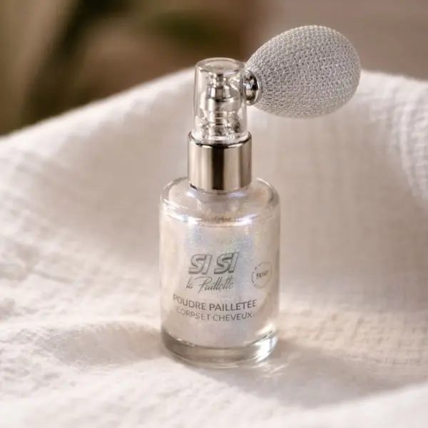Image illustrative de l'article "Spray Poudre Pailletée – Argent"
