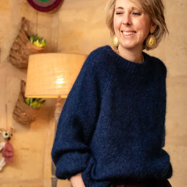 Image illustrative de l'article "Pull bleu marine SALOME"