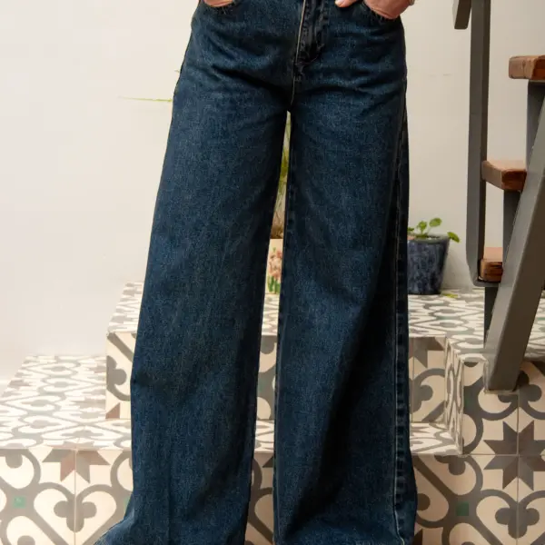 Image illustrative de l'article "Jean large bleu MALAGA"