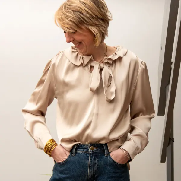 Image illustrative de l'article "Blouse satin beige LUCIA"
