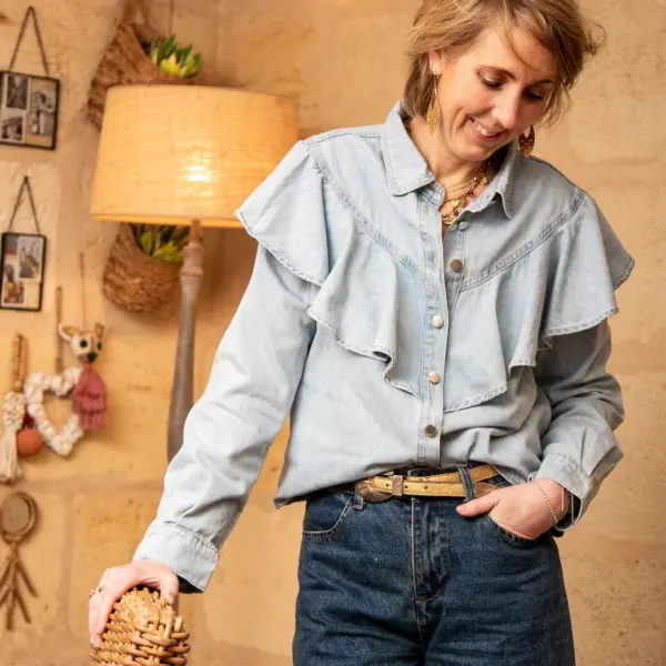 Image illustrative de l'article "Chemise jean bleu clair LISE"