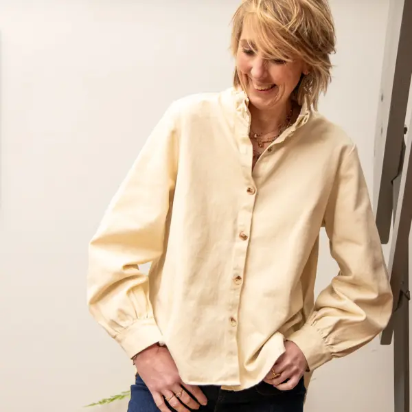 Image illustrative de l'article "Chemise beige ANNA"