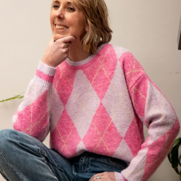 Image illustrative de l'article "Pull carreaux ZELIE"
