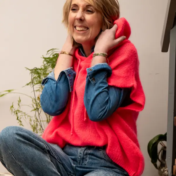 Image illustrative de l'article "Pull corail capuche VICKY"