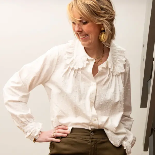 Image illustrative de l'article "Chemise blanche CLEMENCE"