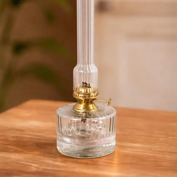 Image illustrative de l'article "Lampe à pétrole Elvira Clear L"