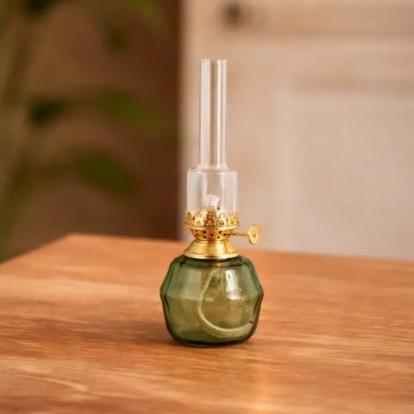 Image illustrative de l'article "Lampe à pétrole verte S"