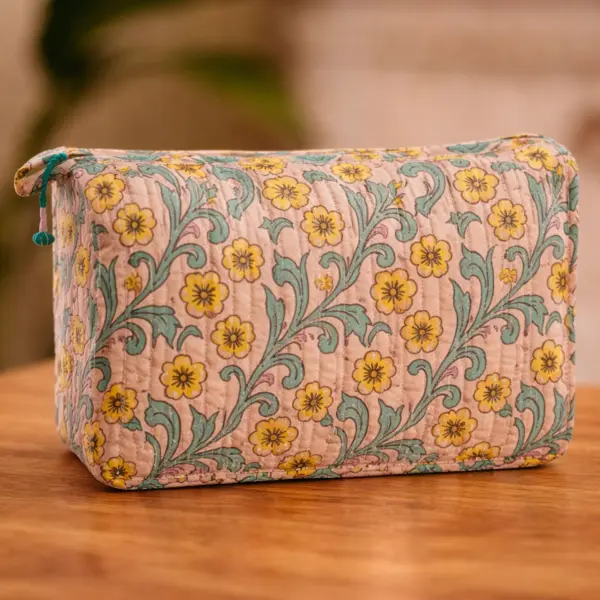 Image illustrative de l'article "Trousse de toilette matelassé vert"